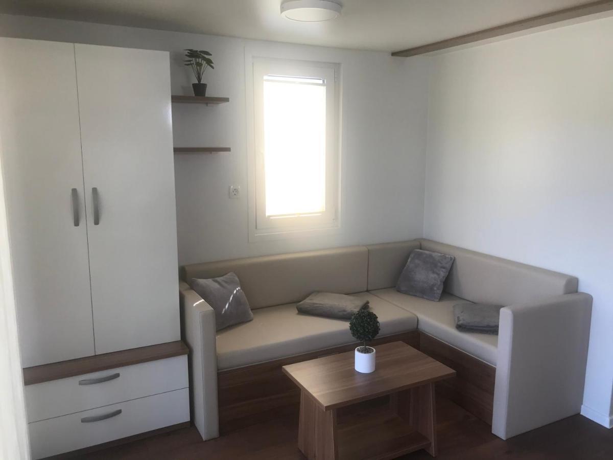 Floating House Varoni Pula Extérieur photo