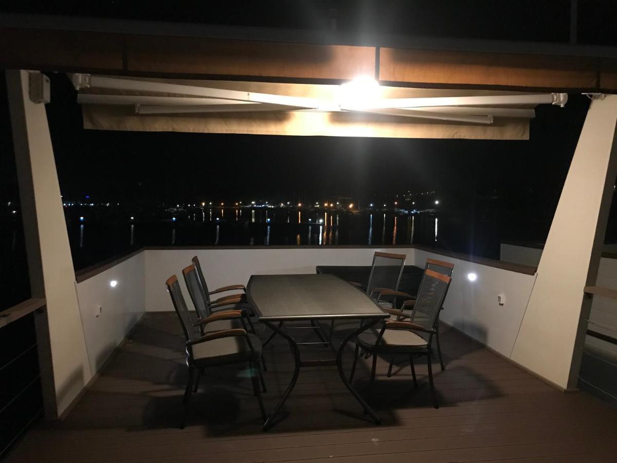 Floating House Varoni Pula Extérieur photo